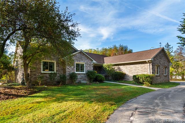 Builiding view forty seven for 990 Brewer, Leonard, MI. 48367