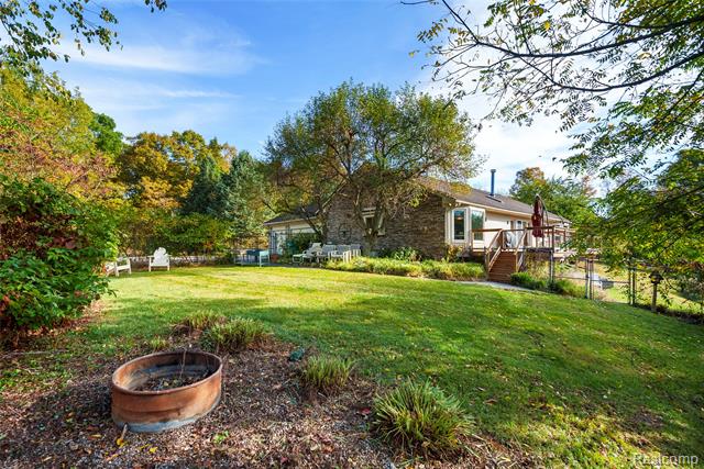 Builiding view forty six for 990 Brewer, Leonard, MI. 48367