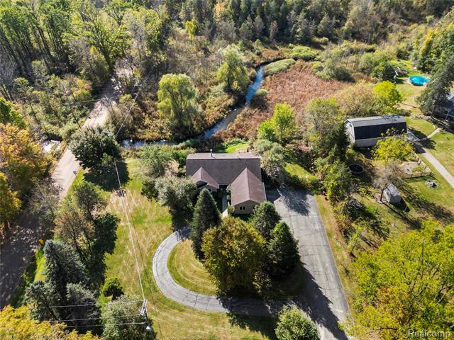 Builiding view forty two for 990 Brewer, Leonard, MI. 48367