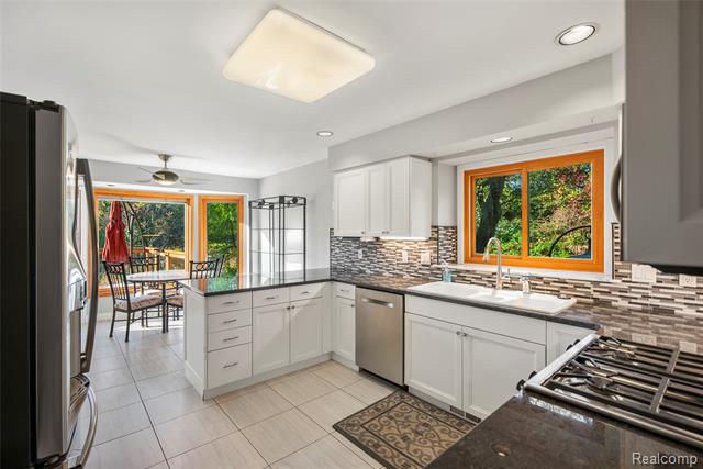 Builiding view fourteen for 990 Brewer, Leonard, MI. 48367