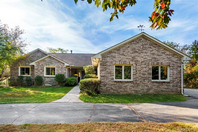 Builiding view one for 990 Brewer, Leonard, MI. 48367