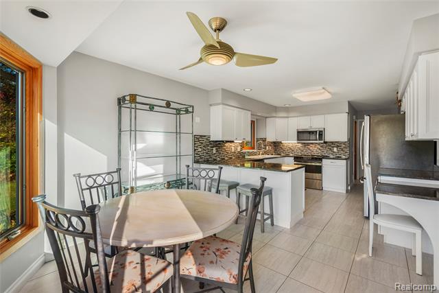 Builiding view ten for 990 Brewer, Leonard, MI. 48367