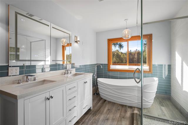 Builiding view thirty five for 990 Brewer, Leonard, MI. 48367