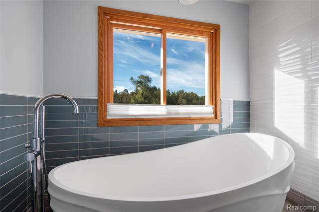 Builiding view thirty seven for 990 Brewer, Leonard, MI. 48367