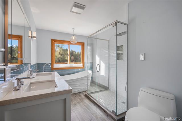 Builiding view thirty six for 990 Brewer, Leonard, MI. 48367