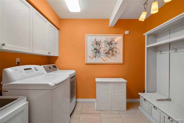 Builiding view thirty three for 990 Brewer, Leonard, MI. 48367