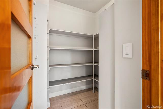 Builiding view thirty two for 990 Brewer, Leonard, MI. 48367