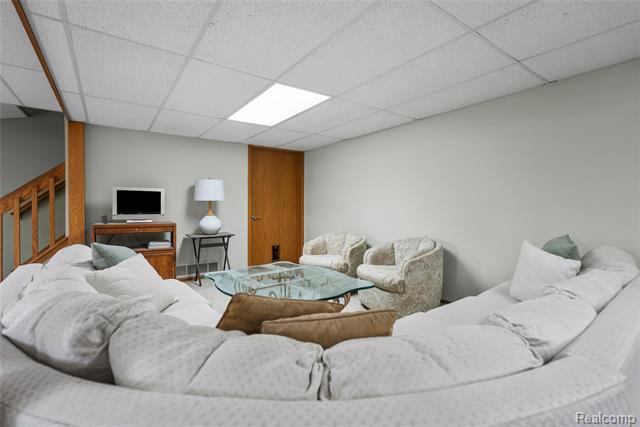 Builiding view twenty eight for 990 Brewer, Leonard, MI. 48367