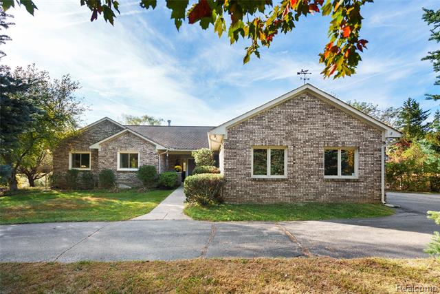 Builiding view two for 990 Brewer, Leonard, MI. 48367