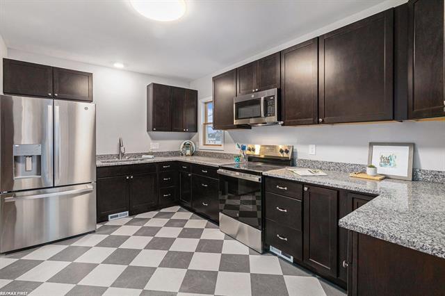 Builiding view ten for 19 Ensley, Oxford, MI. 48371