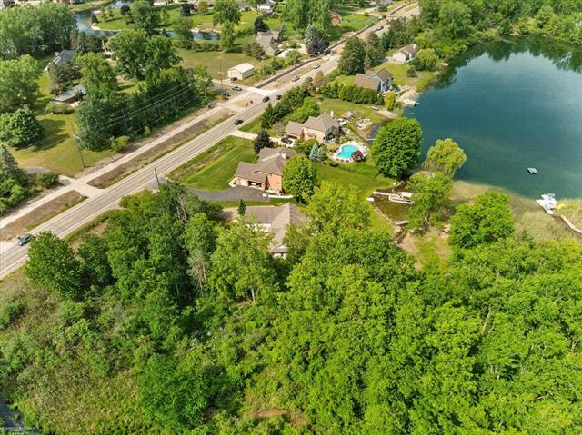 Builiding view sixty one for 1654 Seymour Lake, Oxford, MI. 48371
