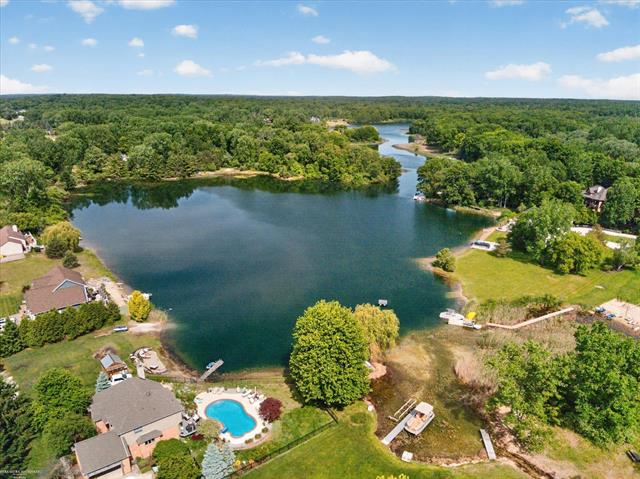 Builiding view sixty six for 1654 Seymour Lake, Oxford, MI. 48371