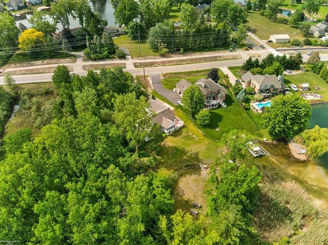 Builiding view sixty two for 1654 Seymour Lake, Oxford, MI. 48371