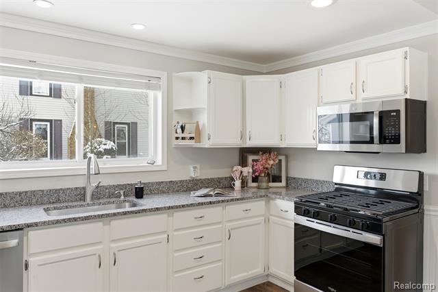 Builiding view eighteen for 18 Park, Oxford, MI. 48371