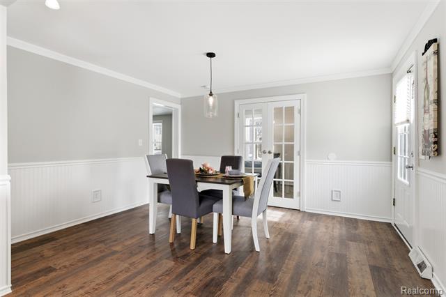 Builiding view fifteen for 18 Park, Oxford, MI. 48371