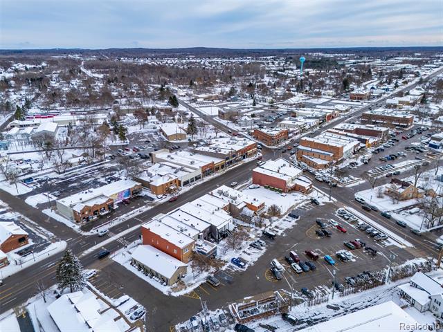 Builiding view fifty five for 18 Park, Oxford, MI. 48371