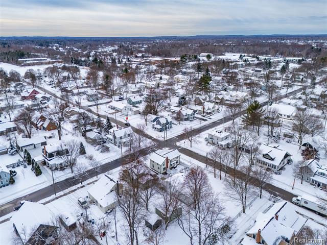 Builiding view fifty two for 18 Park, Oxford, MI. 48371