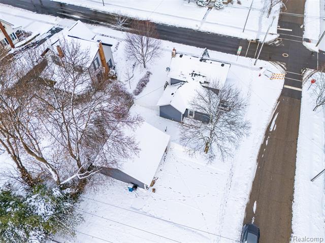 Builiding view forty five for 18 Park, Oxford, MI. 48371