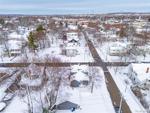 Builiding view forty seven for 18 Park, Oxford, MI. 48371