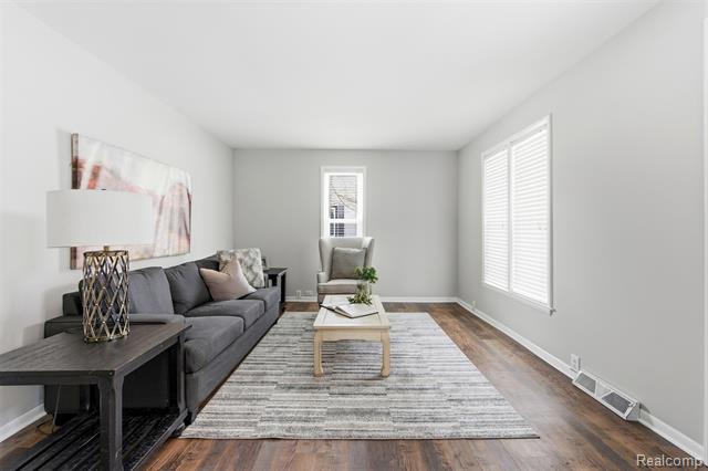 Builiding view six for 18 Park, Oxford, MI. 48371