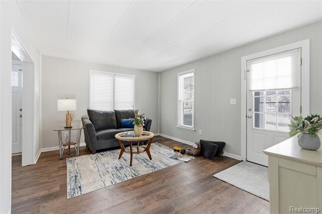 Builiding view ten for 18 Park, Oxford, MI. 48371