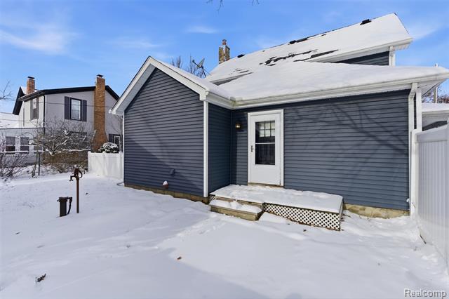 Builiding view thirty four for 18 Park, Oxford, MI. 48371