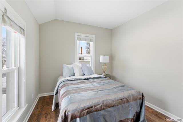 Builiding view thirty one for 18 Park, Oxford, MI. 48371