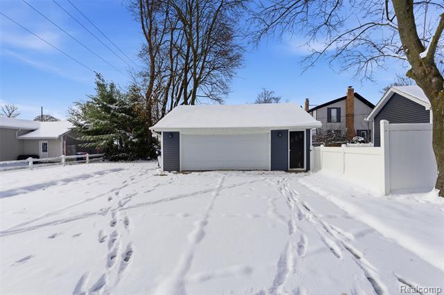 Builiding view thirty seven for 18 Park, Oxford, MI. 48371