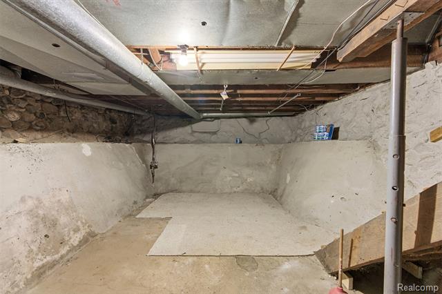 Builiding view thirty three for 18 Park, Oxford, MI. 48371