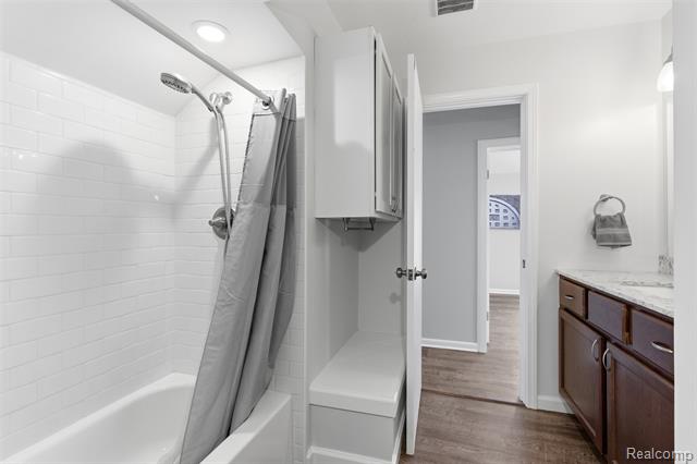 Builiding view twenty eight for 18 Park, Oxford, MI. 48371