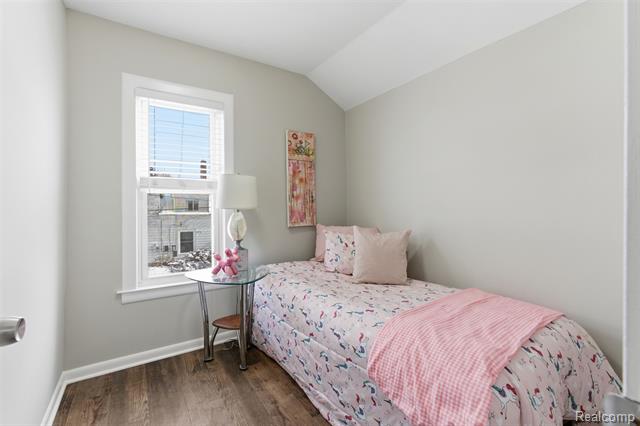 Builiding view twenty nine for 18 Park, Oxford, MI. 48371