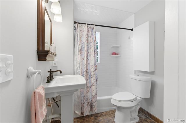 Builiding view twenty two for 18 Park, Oxford, MI. 48371