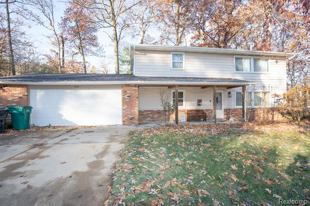 front view for 1636 Inner Dr, Ortonville, Mi. 48462