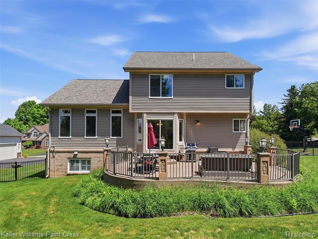 Builiding view forty five for 101 Willow Lake, Oxford, MI. 48371