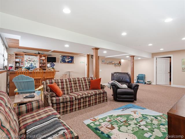 Builiding view thirty eight for 101 Willow Lake, Oxford, MI. 48371