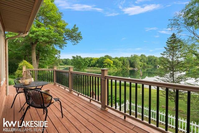 Builiding view sixteen for 1455 Oak Ridge, Oxford, MI. 48371