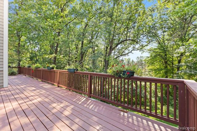 Builiding view sixty for 860 Galahad, Ortonville, MI. 48462