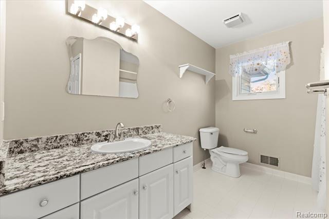 Builiding view thirty three for 860 Galahad, Ortonville, MI. 48462