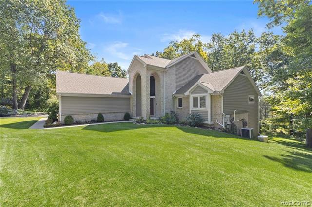 front view for 860 Galahad Dr, Ortonville, Mi. 48462