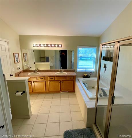 Builiding view eighteen for 778 W Peninsula, Oxford, MI. 48371