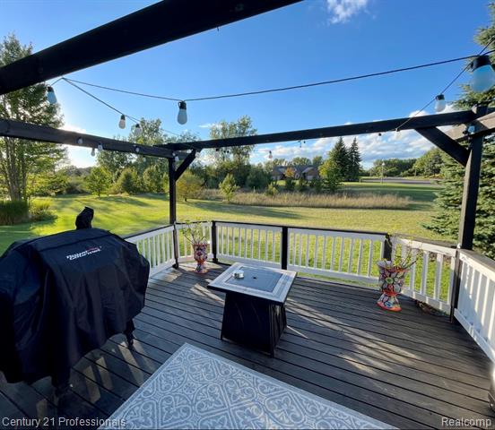 Builiding view five for 778 W Peninsula, Oxford, MI. 48371