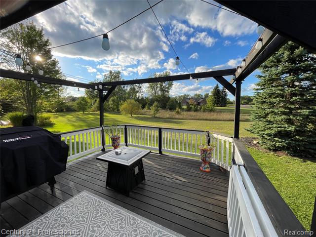 Builiding view fourteen for 778 W Peninsula, Oxford, MI. 48371