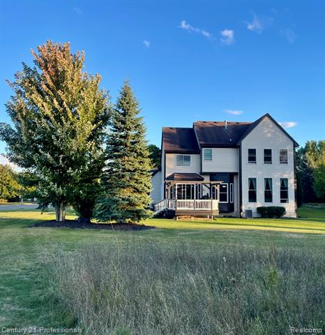 Builiding view two for 778 W Peninsula, Oxford, MI. 48371