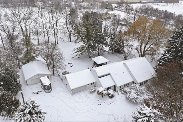 Builiding view fifty four for 1044 N Oxford, Oxford, MI. 48371