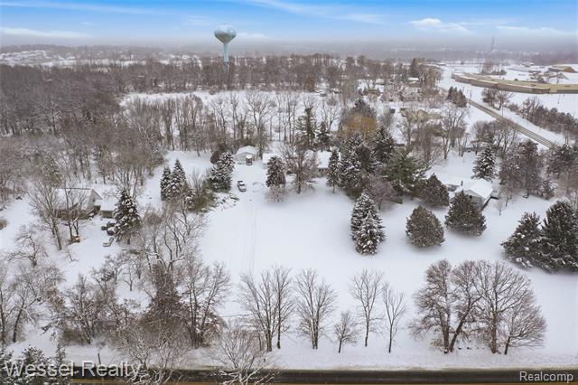 Builiding view fifty seven for 1044 N Oxford, Oxford, MI. 48371