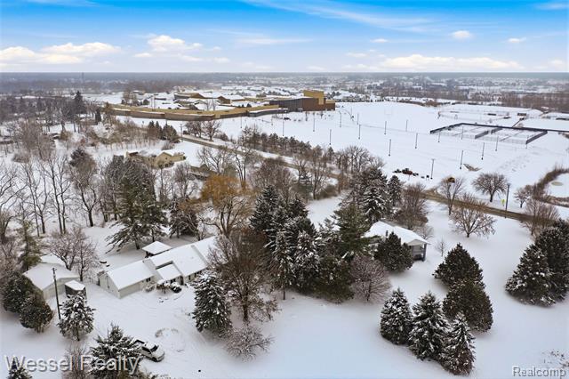 Builiding view fifty six for 1044 N Oxford, Oxford, MI. 48371