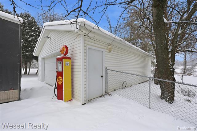 Builiding view fifty three for 1044 N Oxford, Oxford, MI. 48371