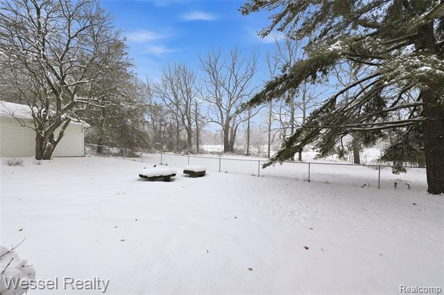 Builiding view fifty two for 1044 N Oxford, Oxford, MI. 48371