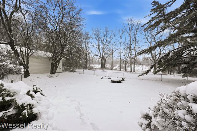 Builiding view fifty for 1044 N Oxford, Oxford, MI. 48371