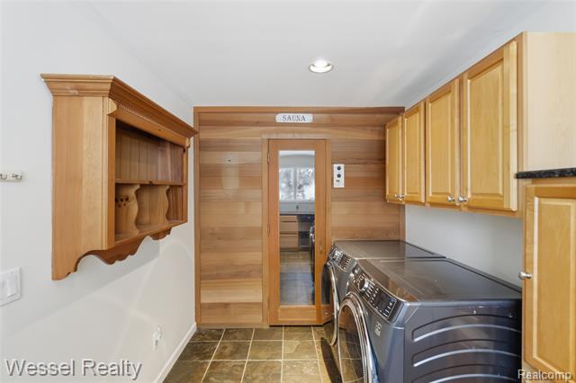 Builiding view forty eight for 1044 N Oxford, Oxford, MI. 48371